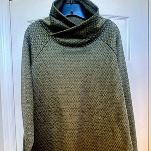 Columbia women’s cowl neck sweater. NWT